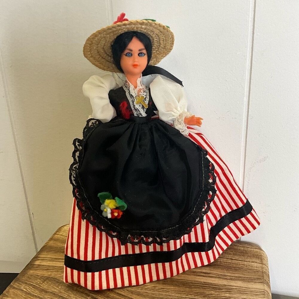 Vintage Handmade Woven Clothing Hat Dutch Girl Amsterdam Netherlands Blue Eyes